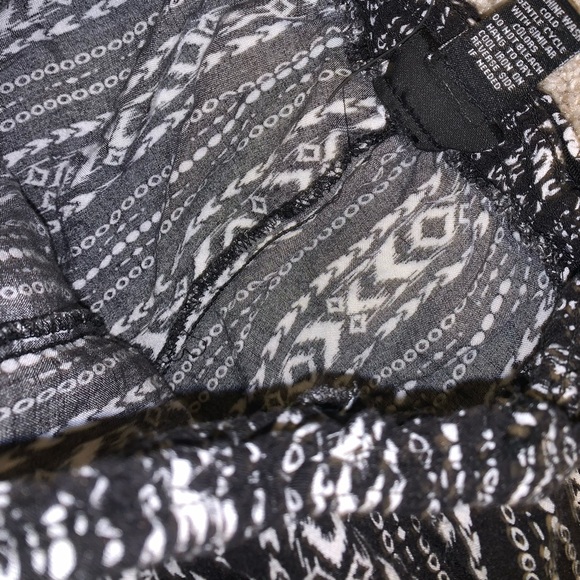 Rue 21 Black & White Rayon High Waist shorts sz XS - Picture 6 of 8